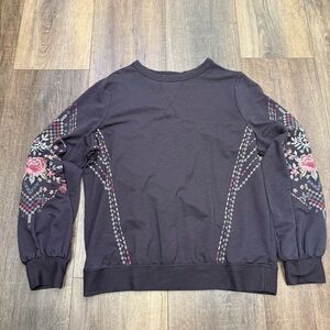 Floral embroidered sleeve blouse